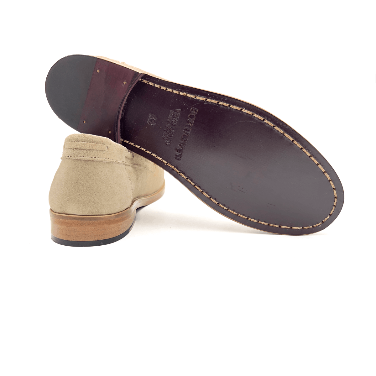 Mocassini beige in pelle scamosciata da donna con morsetto P Essentials Mocassini beige in pelle scamosciata da donna con morsetto P Essentials